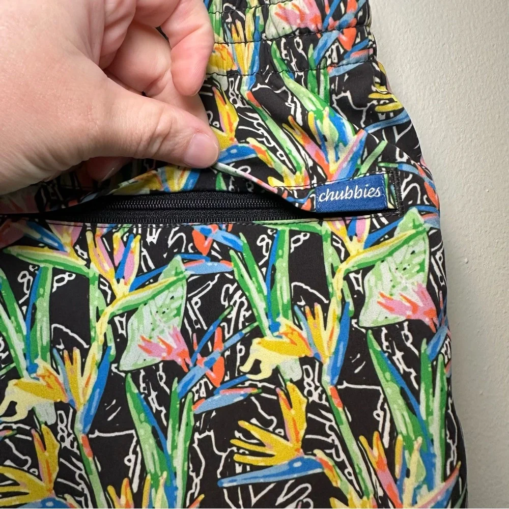 Chubbies Men’s All Over Colorful Tropical Print 5.5” Swim Trunks Sz 2XL